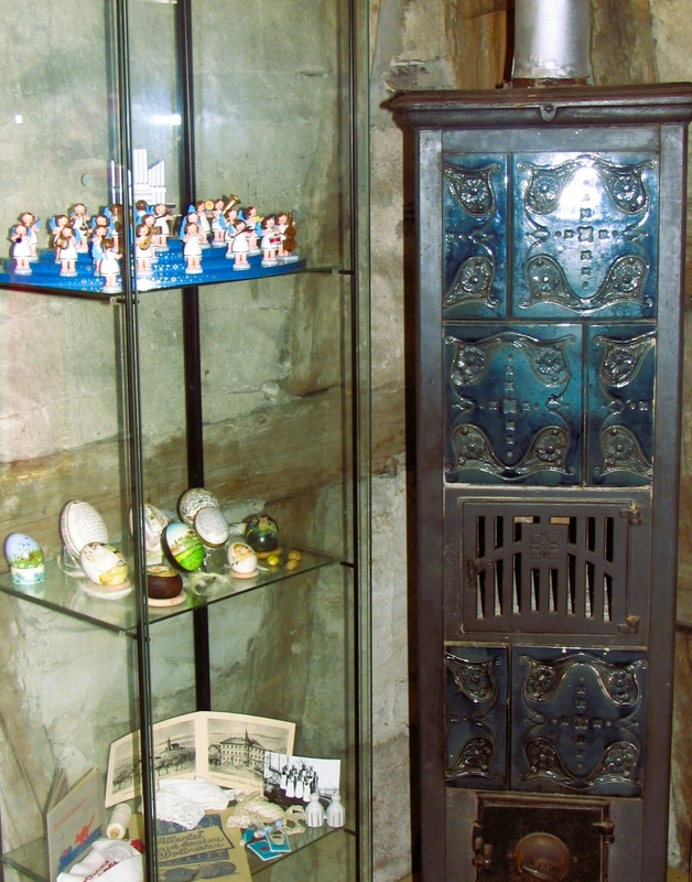 V-Vitrine-und-Ofen