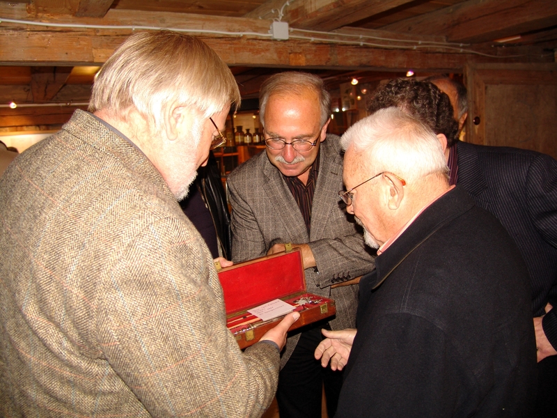 Präsent von Professor Löwe