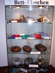 Ausstellung Bettflaschen