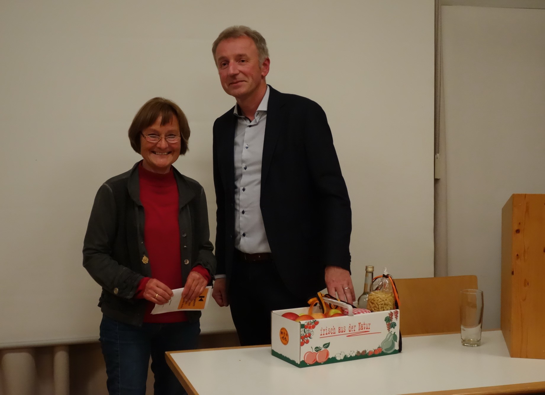 Frau Steinberger bedankt sich im Namen aller.