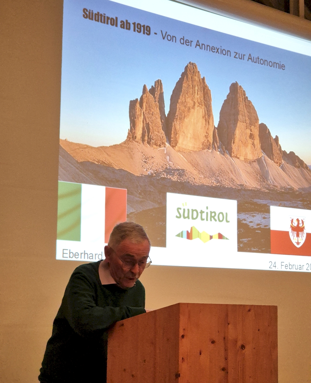 Eberhard Brugger beim Vortrag