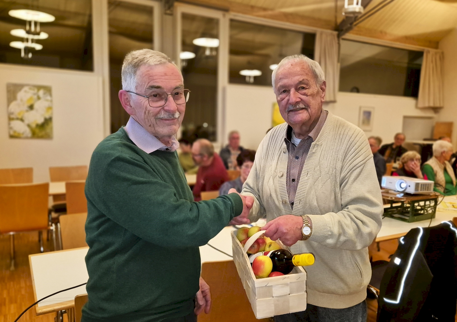 Bernd Fuchs bedankt sich bei Herrn Brugger